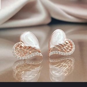 💗💗Gorgeous GOLD Heart earrings with CZ's💗💗